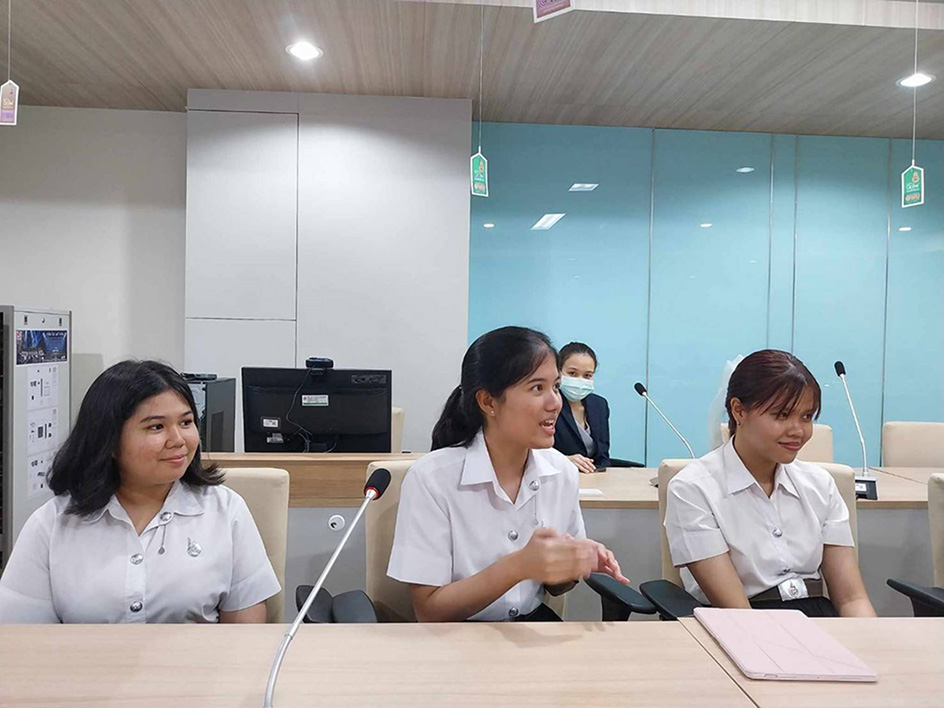 สมาคมแพทย์สตรีแห่งประเทศไทย ในพระบรมราชินูปถัมภ์ เยี่ยมเยียนนักศึกษาทุนสำนักวิชาแพทยศาสตร์