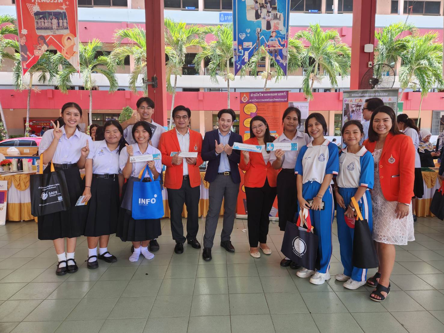 ตัวแทนจากสำนักวิชาแพทยศาสตร์ เข้าร่วมประชาสัมพันธ์หลักสูตร ณ โรงเรียนโรงเรียนสาธิตเทศบาลวัดเพชรจริก