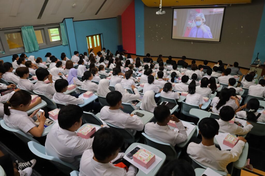 กิจกรรมนักศึกษาใหม่พบคณบดีและผู้บริหารสำนักวิชาแพทยศาสตร์