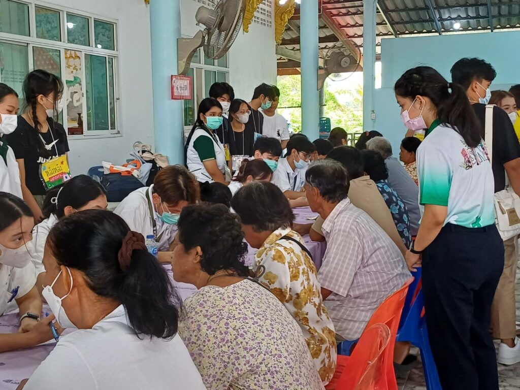 นักศึกษาแพทย์ ม.วลัยลักษณ์ เข้าร่วมโครงการค่ายอาสาเพื่อสาธารณประโยชน์ต่อสังคมและชุมชน จังหวัดนครศรีธรรมราช