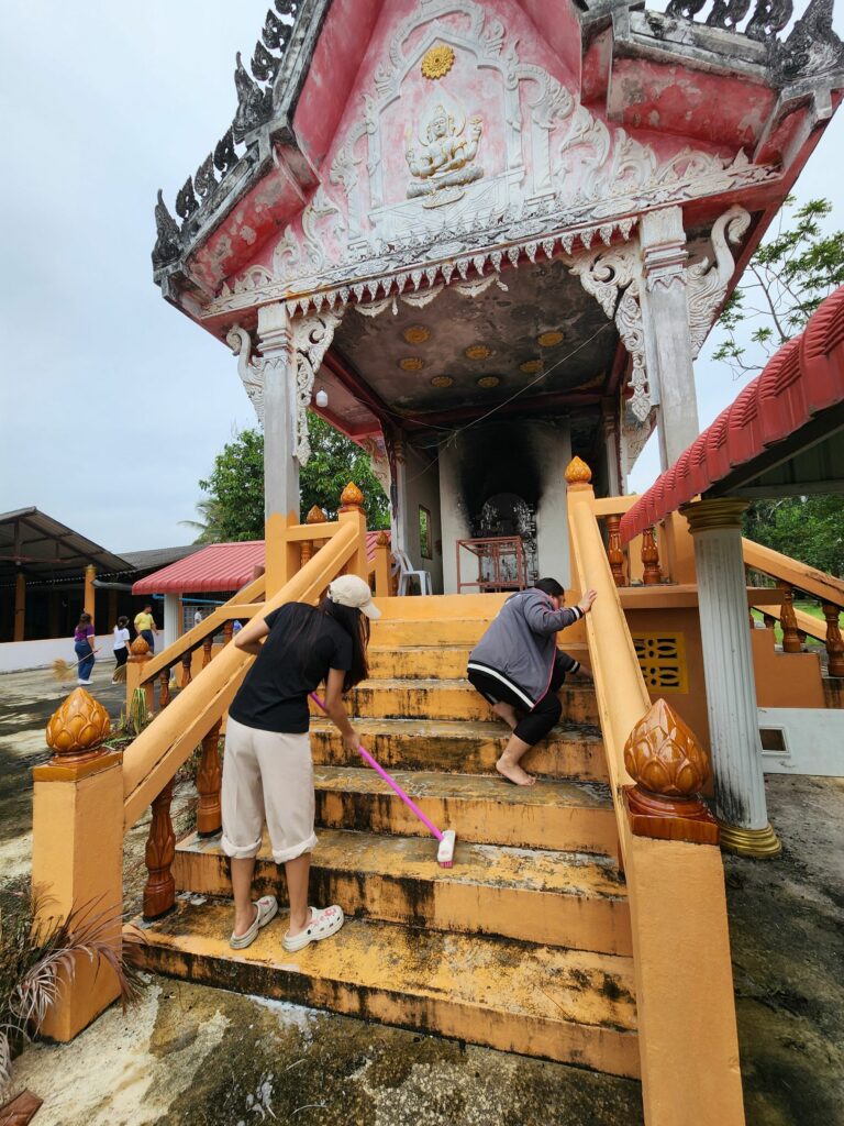 สำนักวิชาแพทยศาสตร์ มหาวิทยาลัยวลัยลักษณ์ จัดโครงการเสริมทักษะการทำนุบำรุงศิลปวัฒนธรรม ประจำปีการศึกษา 2567 ณ วัดนางตรา และ มัสยิดท่าสูงบน จังหวัดนครศรีธรรมราช