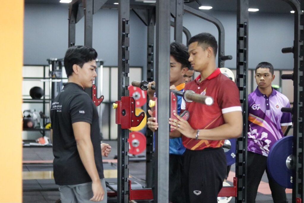 บุคลากรสาขาวิทยาศาสตร์การกีฬาและการออกกำลังกาย ได้รับเชิญเป็นวิทยากรในโครงการอบรมวิทยาศาสตร์การกีฬา ด้านการพัฒนาศักยภาพของนักกีฬา