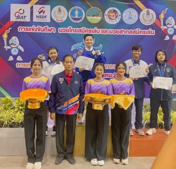 นางสาวเกวลิน ขุนเจริญ นักศึกษาชั้นปีที่ 3 รายการแข่งขันกีฬามวยสากลสมัครเล่น “รางวัลรองชนะเลิศอันดับ1 เหรียญเงิน รุ่นพินเวท น้ำหนักไม่เกิน 45 กิโลกรัมหญิง”