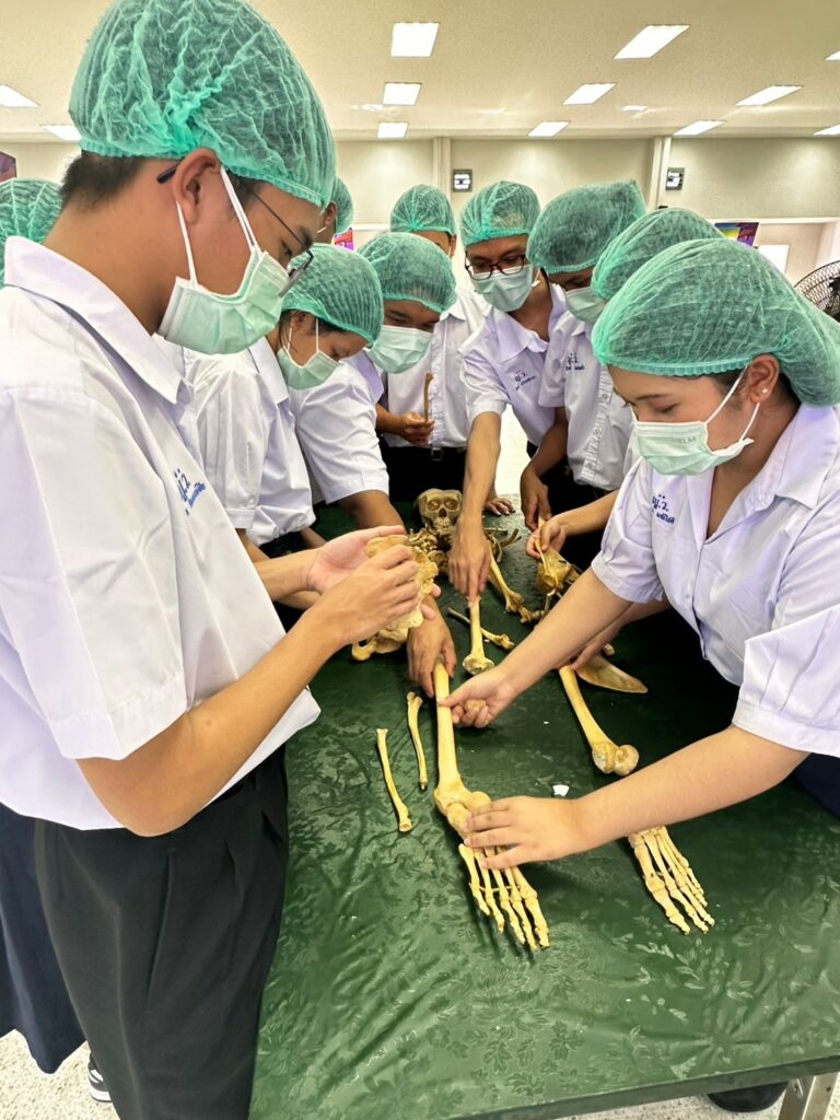 สำนักวิชาแพทยศาสตร์ ม.วลัยลักษณ์ จัดค่าย “เพาะกล้าหมอ (SMD Doctor Camp)”