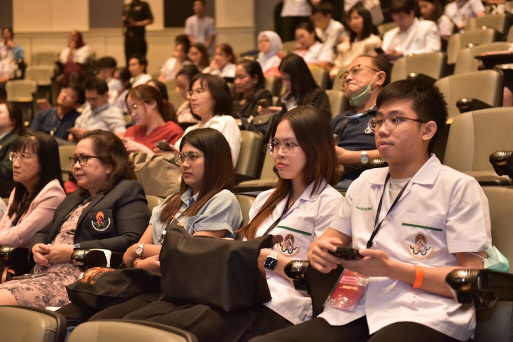 นักศึกษาแพทย์ สำนักวิชาแพทยศาสตร์ ศูนย์แพทยศาสตรศึกษาชั้นคลินิกโรงพยาบาลตรัง คว้ารางวัลเหรียญเงิน การประชุมวิชาการนานาชาติ International Medical Student Research Conference 2024 (IMRC 2024)