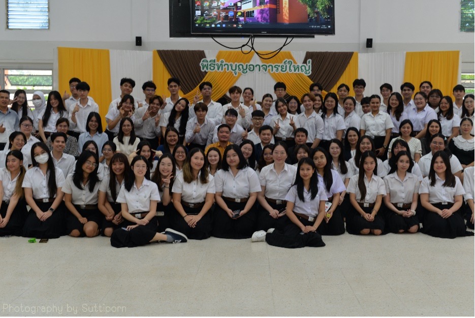 Medical students, dental students, and staff from Walailak University organized a merit-making ceremony for the cadavers for the year 2024.