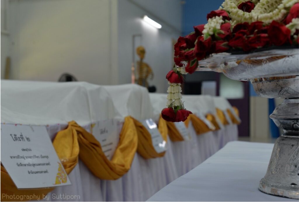 Medical students, dental students, and staff from Walailak University organized a merit-making ceremony for the cadavers for the year 2024.