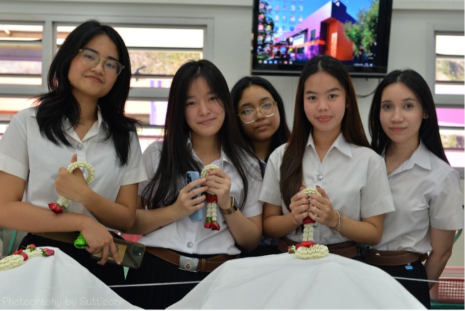 Medical students, dental students, and staff from Walailak University organized a merit-making ceremony for the cadavers for the year 2024.