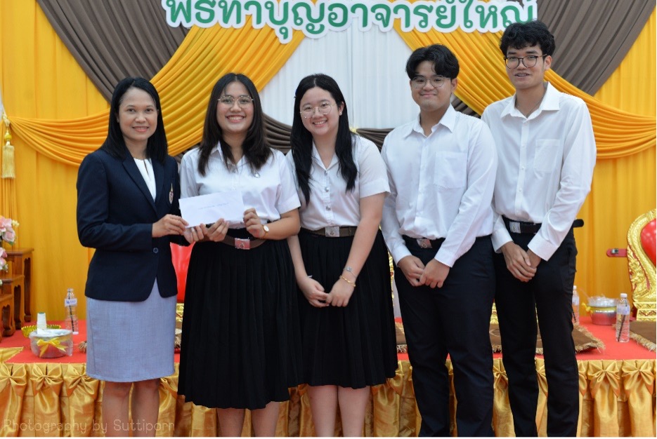 Medical students, dental students, and staff from Walailak University organized a merit-making ceremony for the cadavers for the year 2024.