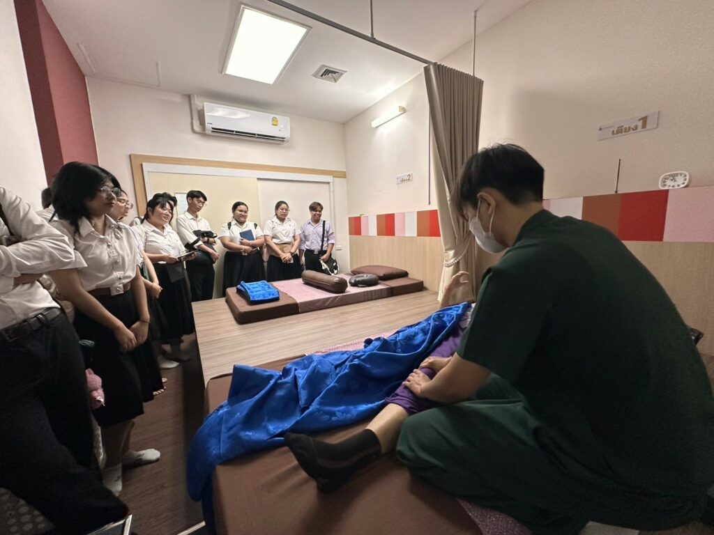 นักศึกษาแพทย์ ม.วลัยลักษณ์ เรียนรู้การบูรณาการการแพทย์แผนปัจจุบันและแพทย์แผนไทยประยุกต์