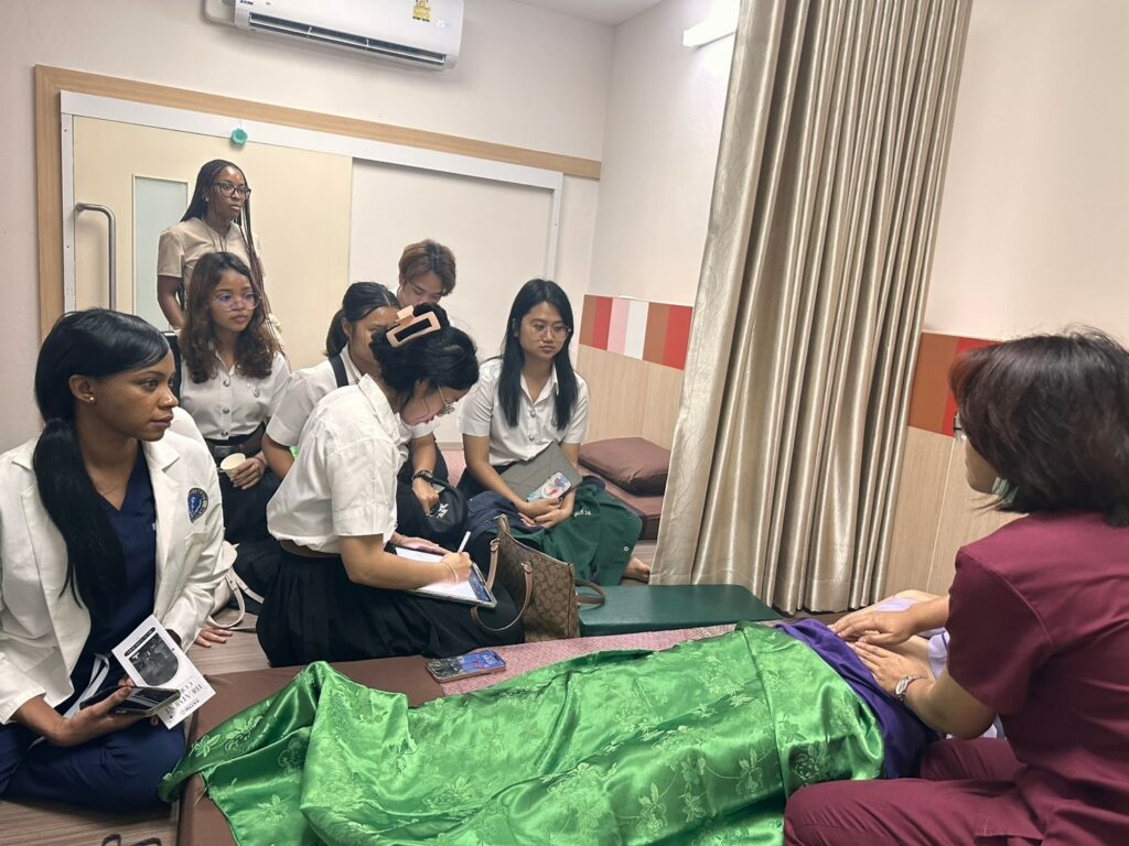 นักศึกษาแพทย์ ม.วลัยลักษณ์ เรียนรู้การบูรณาการการแพทย์แผนปัจจุบันและแพทย์แผนไทยประยุกต์