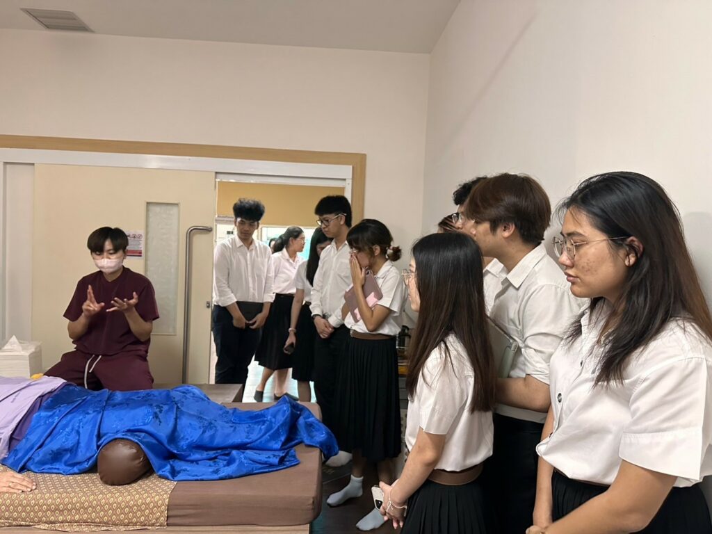 นักศึกษาแพทย์ ม.วลัยลักษณ์ เรียนรู้การบูรณาการการแพทย์แผนปัจจุบันและแพทย์แผนไทยประยุกต์