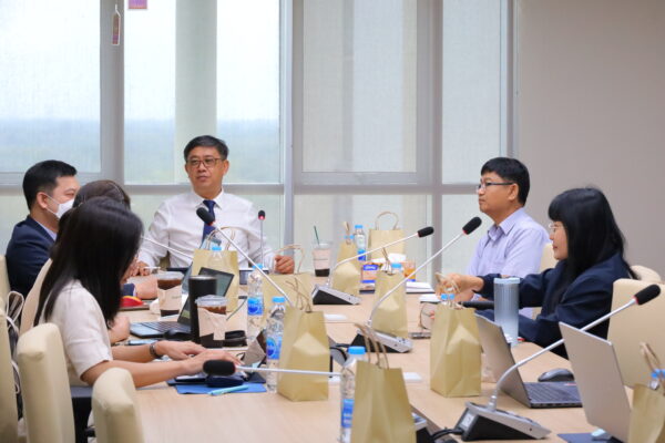 สำนักวิชาแพทยศาสตร์ ต้อนรับและแลกเปลี่ยนเรียนรู้กับ รศ.ดร.สุวิทย์ วุฒิสุทธิเมธาวี (รองอธิการบดี) หัวหน้าส่วนแผนงานและยุทธศาสตร์และคณะ