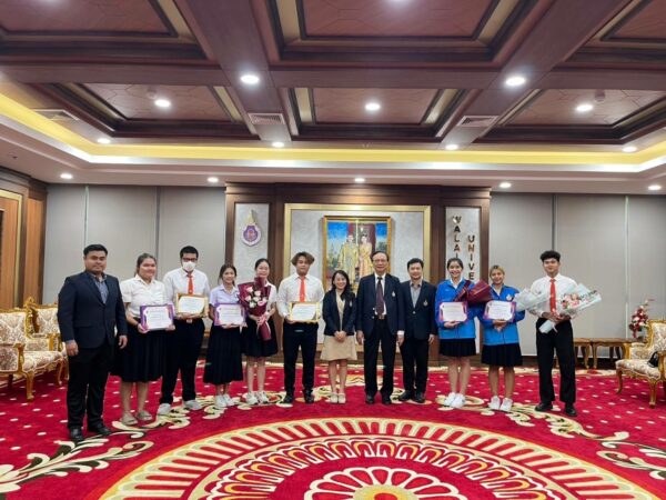 นักศึกษาสาขาวิชาวิทยาศาสตร์การกีฬาและการออกกำลังกาย ได้รับรางวัลในการนำเสนอผลงานวิชาการด้านการวิจัยทางวิทยาศาสตร์การกีฬาและการออกกำลังกาย ในงานกีฬาเครือข่ายวิทยาศาตร์การกีฬาสัมพันธ์ ครั้งที่ 23 'ราชาวดีเกมส์'