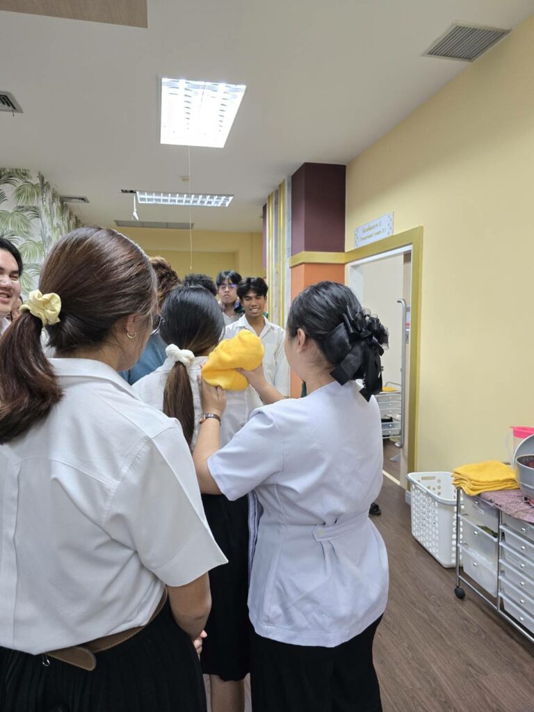 นักศึกษาแพทย์ ม.วลัยลักษณ์ กับการเรียนรู้เชิงบูรณาการ: ผสานแพทย์แผนปัจจุบันและแพทย์ทางเลือก