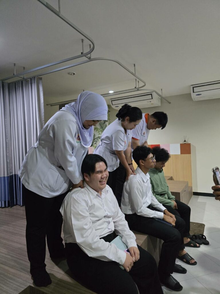 นักศึกษาแพทย์ ม.วลัยลักษณ์ กับการเรียนรู้เชิงบูรณาการ: ผสานแพทย์แผนปัจจุบันและแพทย์ทางเลือก