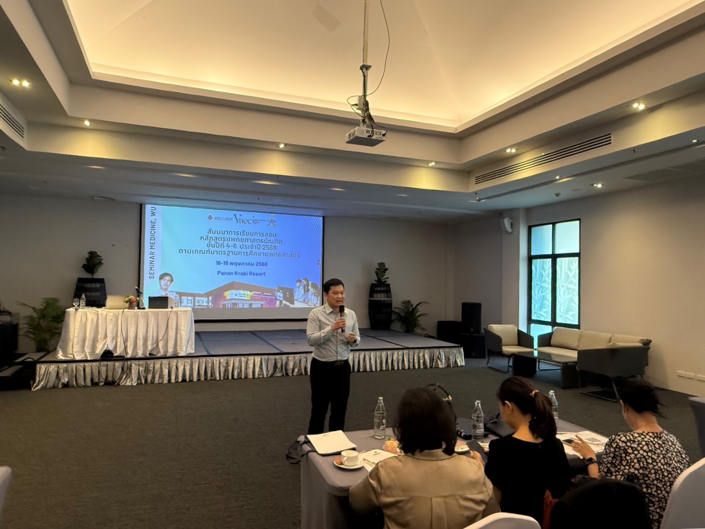อบรมสัมมนาเชิงปฏิบัติการการจัดการเรียนการสอนหลักสูตรแพทยศาสตรบัณฑิต ตามเกณฑ์มาตรฐานการศึกษาแพทยศาสตร์ ชั้นปีที่ 4-6 ประจำปี 2568