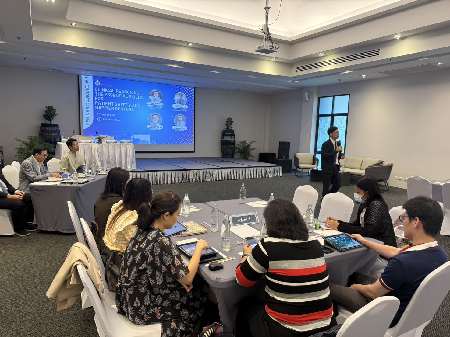 อบรมสัมมนาเชิงปฏิบัติการการจัดการเรียนการสอนหลักสูตรแพทยศาสตรบัณฑิต ตามเกณฑ์มาตรฐานการศึกษาแพทยศาสตร์ ชั้นปีที่ 4-6 ประจำปี 2568