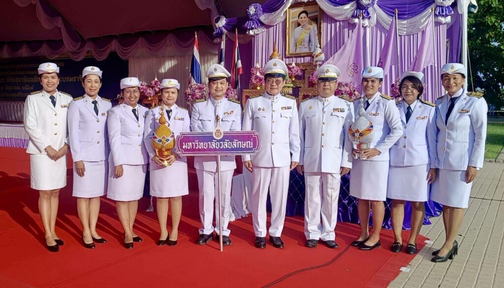 ผู้บริหารและบุคลากรร่วมพิธีถวายเครื่องราชสักการะและวางพานพุ่ม และพิธีถวายพระพรชัยมงคล เนื่องในโอกาสวันเฉลิมพระชนมพรรษาสมเด็จพระนางเจ้าสุทิดา พัชรสุธาพิมลลักษณ พระบรมราชินี