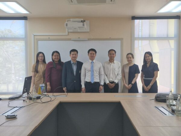 ทีมบริหารสำนักวิชาเเพทยศาสตร์นำเสนอผลดำเนินงานต่อรองอธิการบดีในกำกับ