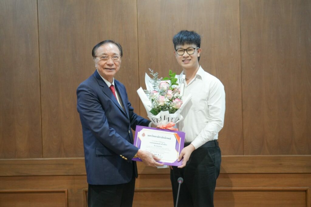 ขอแสดงความยินดีแก่ นศพ.กฤษณพงศ์ แก้วเมือง ผู้ได้รับรางวัล “นักศึกษารางวัลพระราชทาน ระดับอุดมศึกษา ประจำปีการศึกษา 2567”