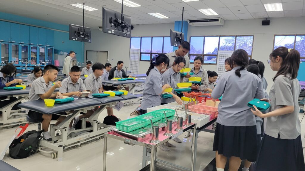 สำนักวิชาแพทยศาสตร์ จัดค่าย “SMD Doctor Camp” : เปิดประสบการณ์ทักษะทางการแพทย์