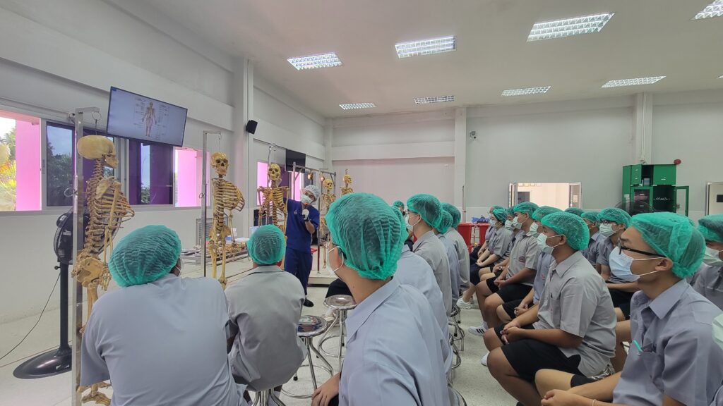 สำนักวิชาแพทยศาสตร์ จัดค่าย “SMD Doctor Camp” : เปิดประสบการณ์ทักษะทางการแพทย์