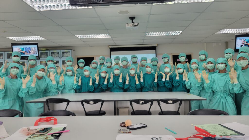 สำนักวิชาแพทยศาสตร์ จัดค่าย “SMD Doctor Camp” : เปิดประสบการณ์ทักษะทางการแพทย์