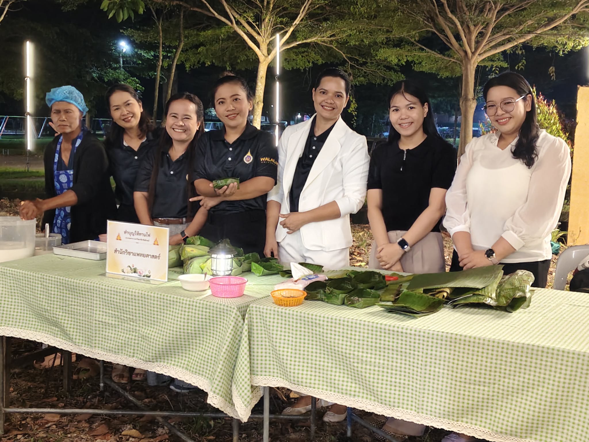 สำนักวิชาแพทยศาสตร์ ม.วลัยลักษณ์ ร่วมจัดซุ้มอาหารในงานทำบุญให้ทานไฟ ประจำปี 2568