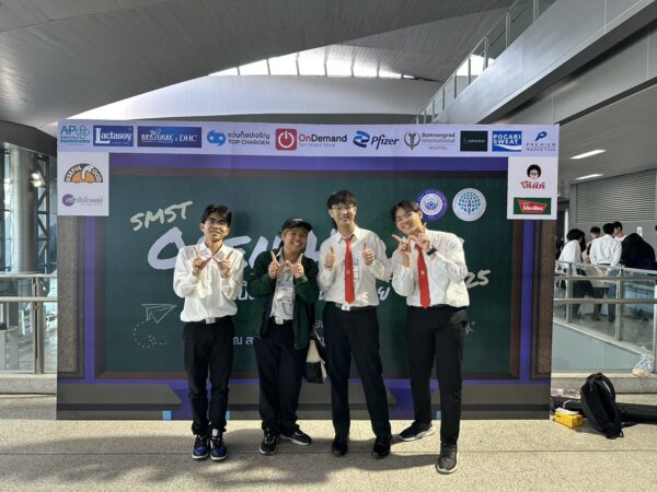 นักศึกษาแพทย์แนะนำหลักสูตรในงาน “เปิดรั้วโรงเรียนแพทย์ ครั้งที่ 23”