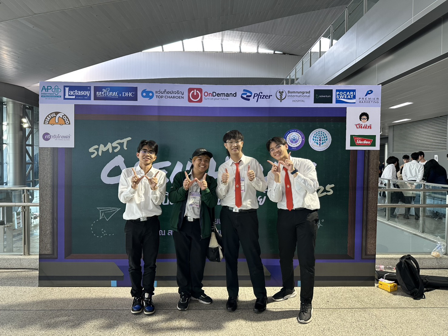 นักศึกษาแพทย์แนะนำหลักสูตรในงาน “เปิดรั้วโรงเรียนแพทย์ ครั้งที่ 23”