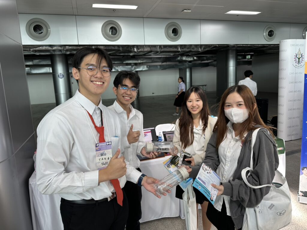 นักศึกษาแพทย์แนะนำหลักสูตรในงาน “เปิดรั้วโรงเรียนแพทย์ ครั้งที่ 23”