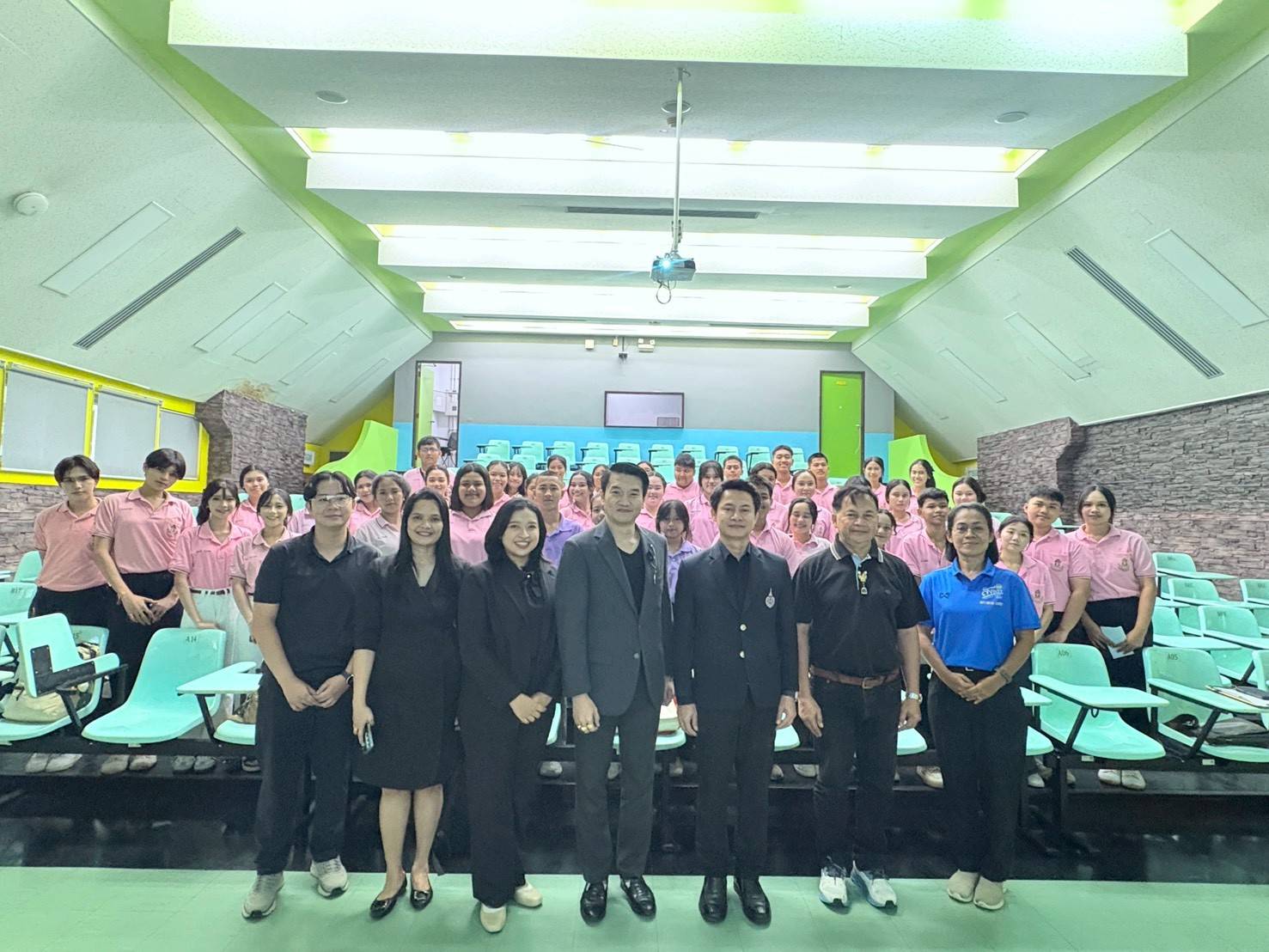 สำนักวิชาแพทยศาสตร์ แนะแนวการศึกษาต่อแก่นักเรียนโรงเรียนหาดใหญ่รัฐประชาสรรค์