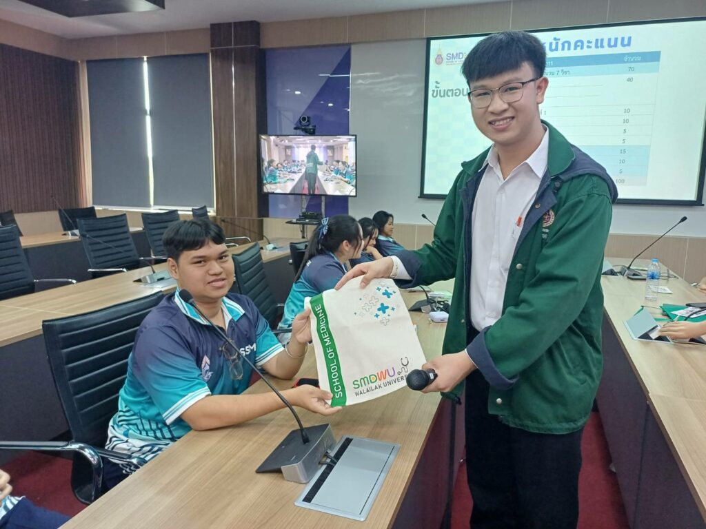 สำนักวิชาแพทยศาสตร์ แนะแนวหลักสูตรแก่นักเรียนโรงเรียนสภาราชินี จังหวัดตรัง