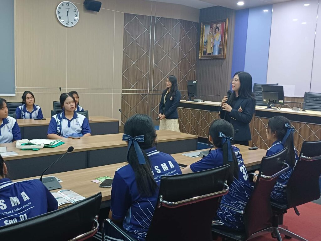 สำนักวิชาแพทยศาสตร์ แนะแนวหลักสูตรแก่นักเรียนโรงเรียนสภาราชินี จังหวัดตรัง