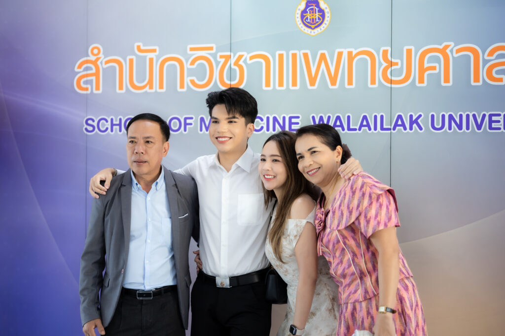พิธีมอบเสื้อกาวน์ นักศึกษาแพทย์ชั้นปีที่ 3 ปีการศึกษา 2568