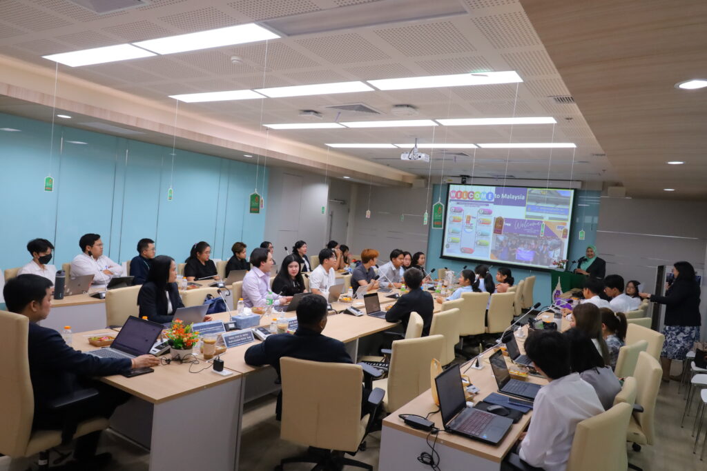 School of Medicine in collaboration with the Center of Excellence in Tropical Pathobiology, organized an international research seminar titled “Transdisciplinary Perspectives in Health Sciences”