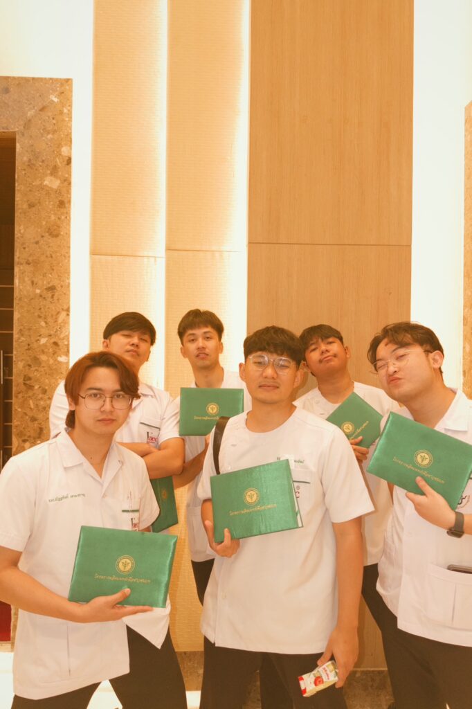 {"tint":0,"temperature":5500}พิธีมอบสัมฤทธิบัตรและปัจฉิมนิเทศบัณฑิตแพทย์ โครงการผลิตแพทย์เพื่อชาวชนบท ประจำปีการศึกษา 2568 กระทรวงสาธารณสุข