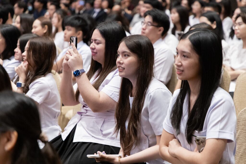 {"tint":0,"temperature":5500}พิธีมอบสัมฤทธิบัตรและปัจฉิมนิเทศบัณฑิตแพทย์ โครงการผลิตแพทย์เพื่อชาวชนบท ประจำปีการศึกษา 2568 กระทรวงสาธารณสุข