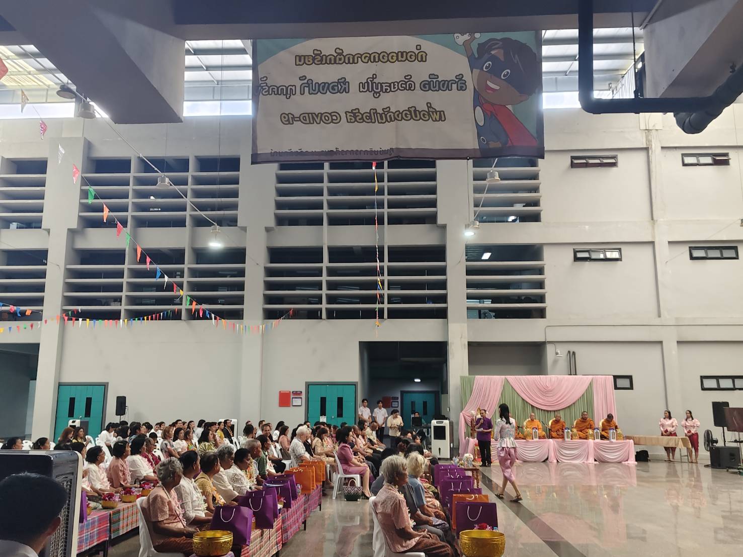 สำนักวิชาแพทยศาสตร์ มหาวิทยาลัยวลัยลักษณ์ ร่วมสืบสานประเพณีสงกรานต์ จัดซุ้มอาหารคาวหวาน ในงาน “วลัยลักษณ์สงกรานต์สืบสานประเพณี 2569”