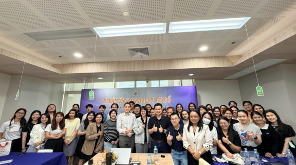 สำนักวิชาแพทยศาสตร์ จัดโครงการอบรมเชิงปฏิบัติการยกระดับศักยภาพนักวิจัย “การเขียนงานวิจัยโดยการทบทวนวรรณกรรม (Literature Review)”