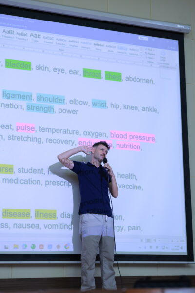 สำนักวิชาแพทยศาสตร์ จัดกิจกรรมพุธบ่าย “Pronunciation สุดปัง สไตล์ SMD” พัฒนาทักษะการออกเสียงภาษาอังกฤษให้นักศึกษาชั้นปีที่ 1 