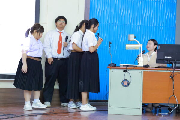 สำนักวิชาแพทยศาสตร์ จัดกิจกรรมพุธบ่าย “Pronunciation สุดปัง สไตล์ SMD” พัฒนาทักษะการออกเสียงภาษาอังกฤษให้นักศึกษาชั้นปีที่ 1 