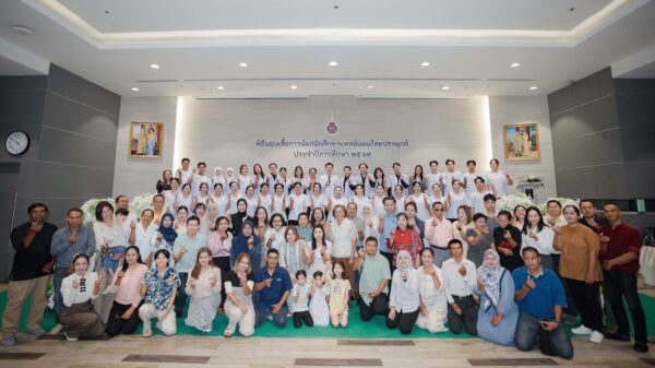 สวมเสื้อกาวน์ ก้าวสู่การฝึกปฏิบัติทางคลินิกอย่างภาคภูมิ พิธีมอบเสื้อกาวน์นักศึกษาแพทย์แผนไทยประยุกต์ ปีการศึกษา 2569