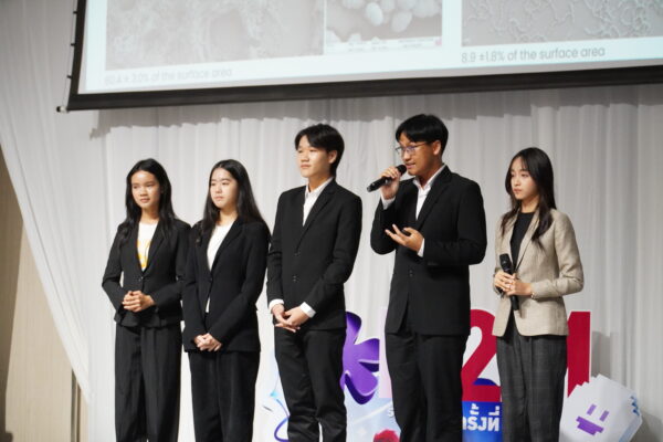 นักศึกษาแพทย์ มวล. ต่อยอดงานวิจัยสู่เวที R2M ระดับภูมิภาค พร้อมคว้าสิทธิ์แข่งขันระดับประเทศ