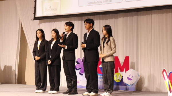 นักศึกษาแพทย์ มวล. ต่อยอดงานวิจัยสู่เวที R2M ระดับภูมิภาค พร้อมคว้าสิทธิ์แข่งขันระดับประเทศ