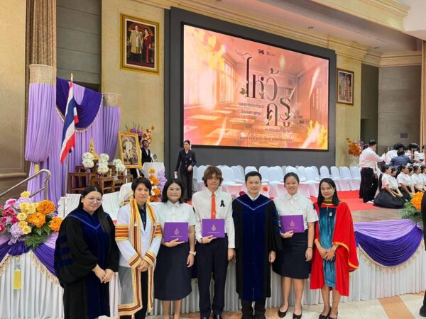 นักศึกษาแพทย์ เข้ารับรางวัลนักศึกษาดีเด่น ประจำปีการศึกษา 2568 ในพิธีไหว้ครูมหาวิทยาลัยวลัยลักษณ์