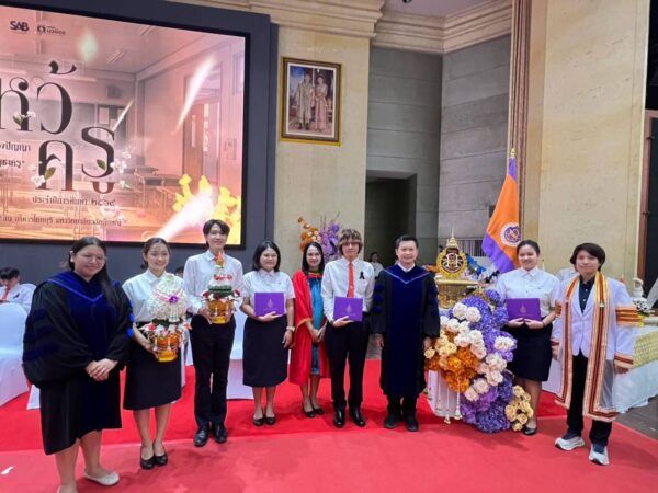 นักศึกษาแพทย์ เข้ารับรางวัลนักศึกษาดีเด่น ประจำปีการศึกษา 2568 ในพิธีไหว้ครูมหาวิทยาลัยวลัยลักษณ์