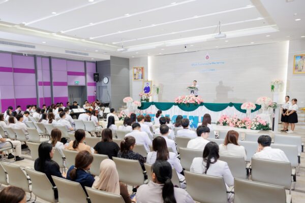 สำนักวิชาแพทยศาสตร์ ม.วลัยลักษณ์ จัดพิธีมอบใบประกอบวิชาชีพเวชกรรม แนะแนวทางการศึกษาต่อและการทำงาน สำหรับบัณฑิตแพทย์ ประจำปี 2569