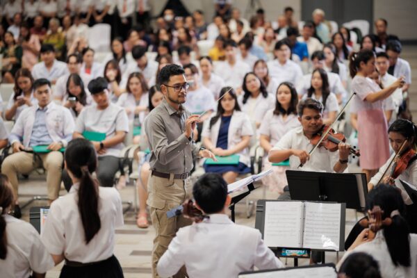 สำนักวิชาแพทยศาสตร์ ม.วลัยลักษณ์ จัดพิธีมอบใบประกอบวิชาชีพเวชกรรม แนะแนวทางการศึกษาต่อและการทำงาน สำหรับบัณฑิตแพทย์ ประจำปี 2569